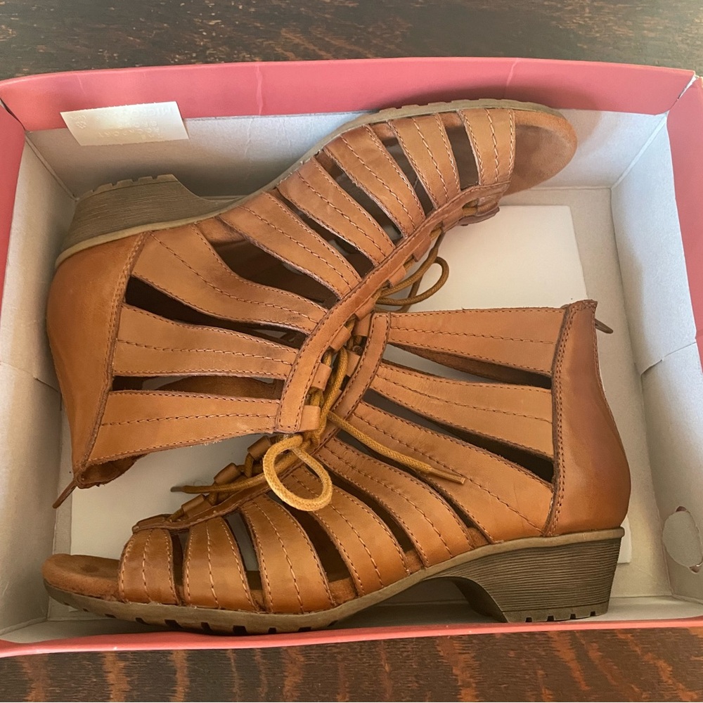 ROCKPORT Cobb Hill Gabby Camel Brown Gladiator Lace-Up Sandals Women’s Size 9M